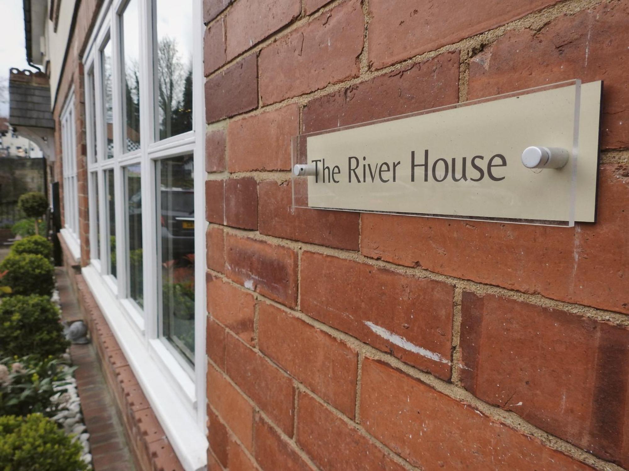 Luxury With Stunning River Views *