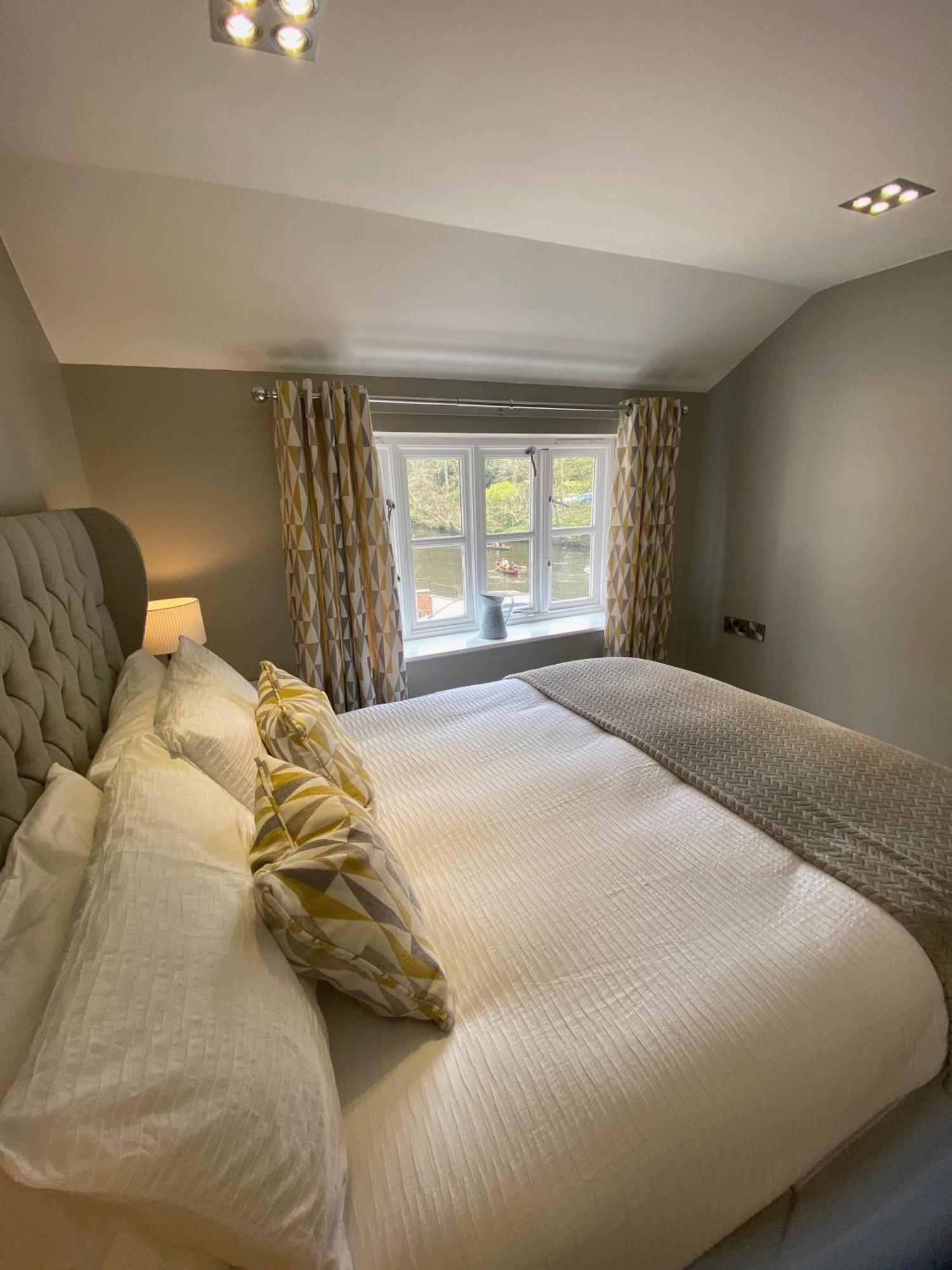 Luxury With Stunning River Views * Нерсборо