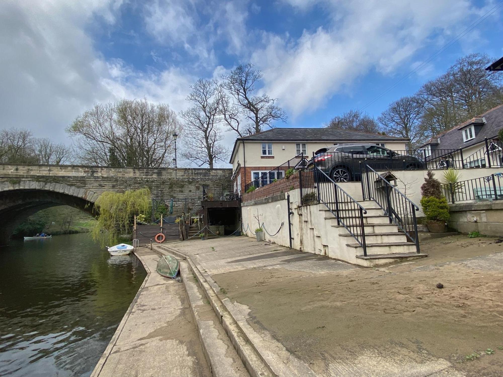 Luxury With Stunning River Views *